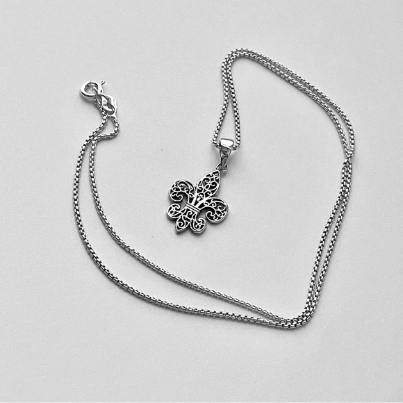 Sterling Silver Filigree Fleur De Lis Necklace, Saints Necklace, Silver Necklace - Picture 12 of 13